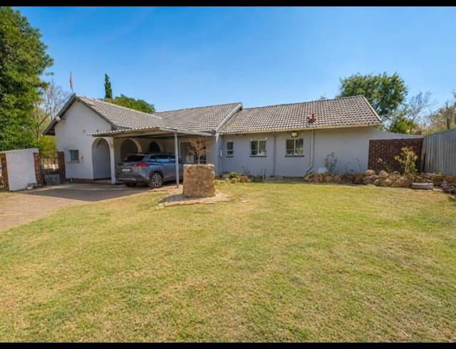 4 BEDROOM HOUSE FOR SALE IN BRACKENHURST
